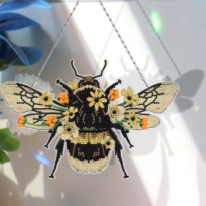 Summer Bumble Bee Hanging Wreath - Wall Hangings Archives